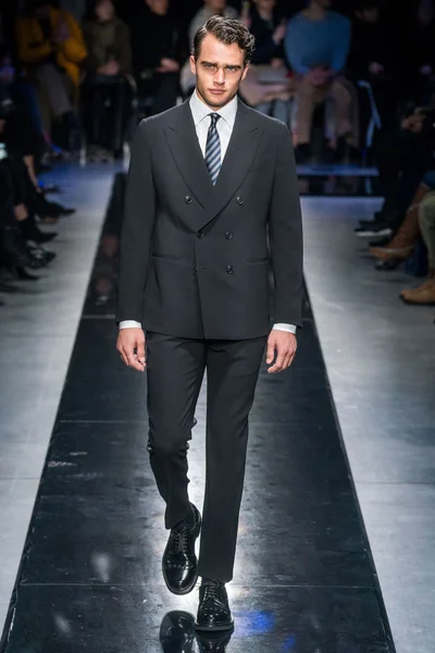 Look 76